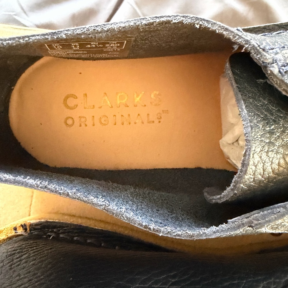 Clarks Black Leather Lace-Up Wallabee with Tan Heel Panel - Picture 4 of 8